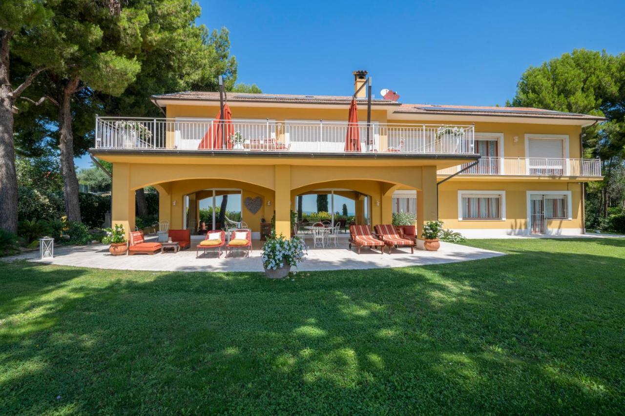 Tra Gli Alberi E Il Mare Bed & Breakfast Sirolo Exterior photo