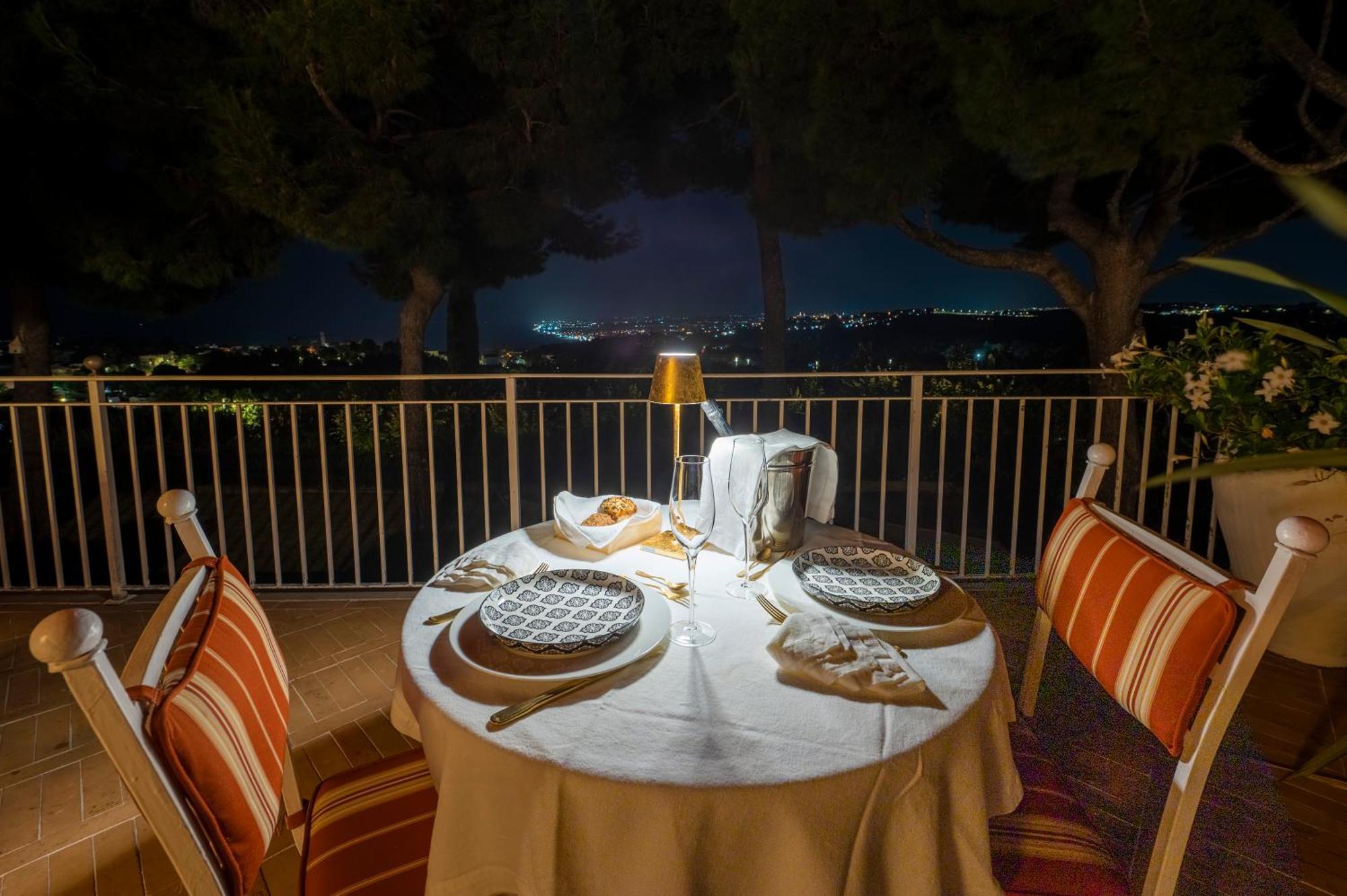 Tra Gli Alberi E Il Mare Bed & Breakfast Sirolo Exterior photo