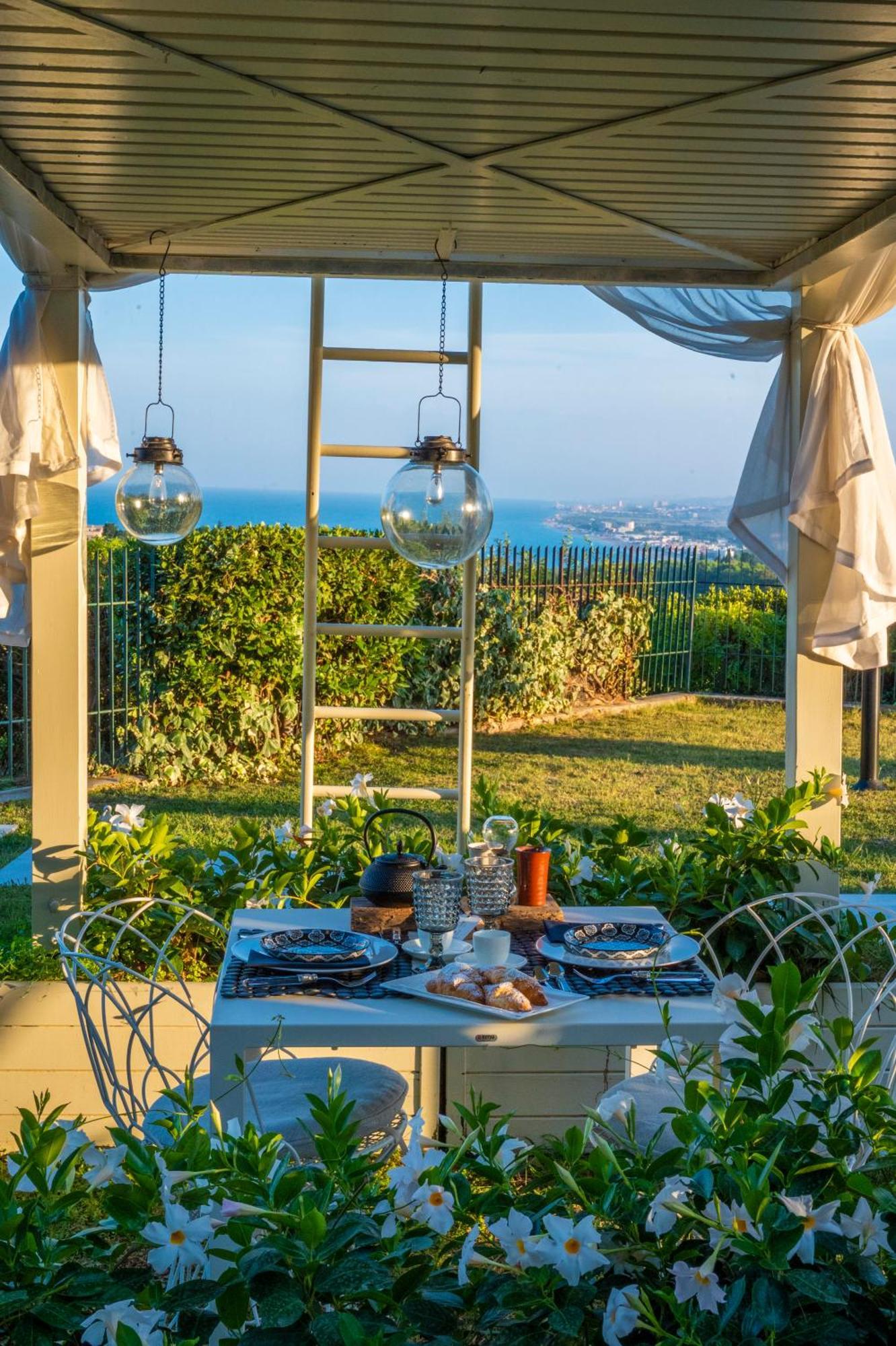 Tra Gli Alberi E Il Mare Bed & Breakfast Sirolo Exterior photo
