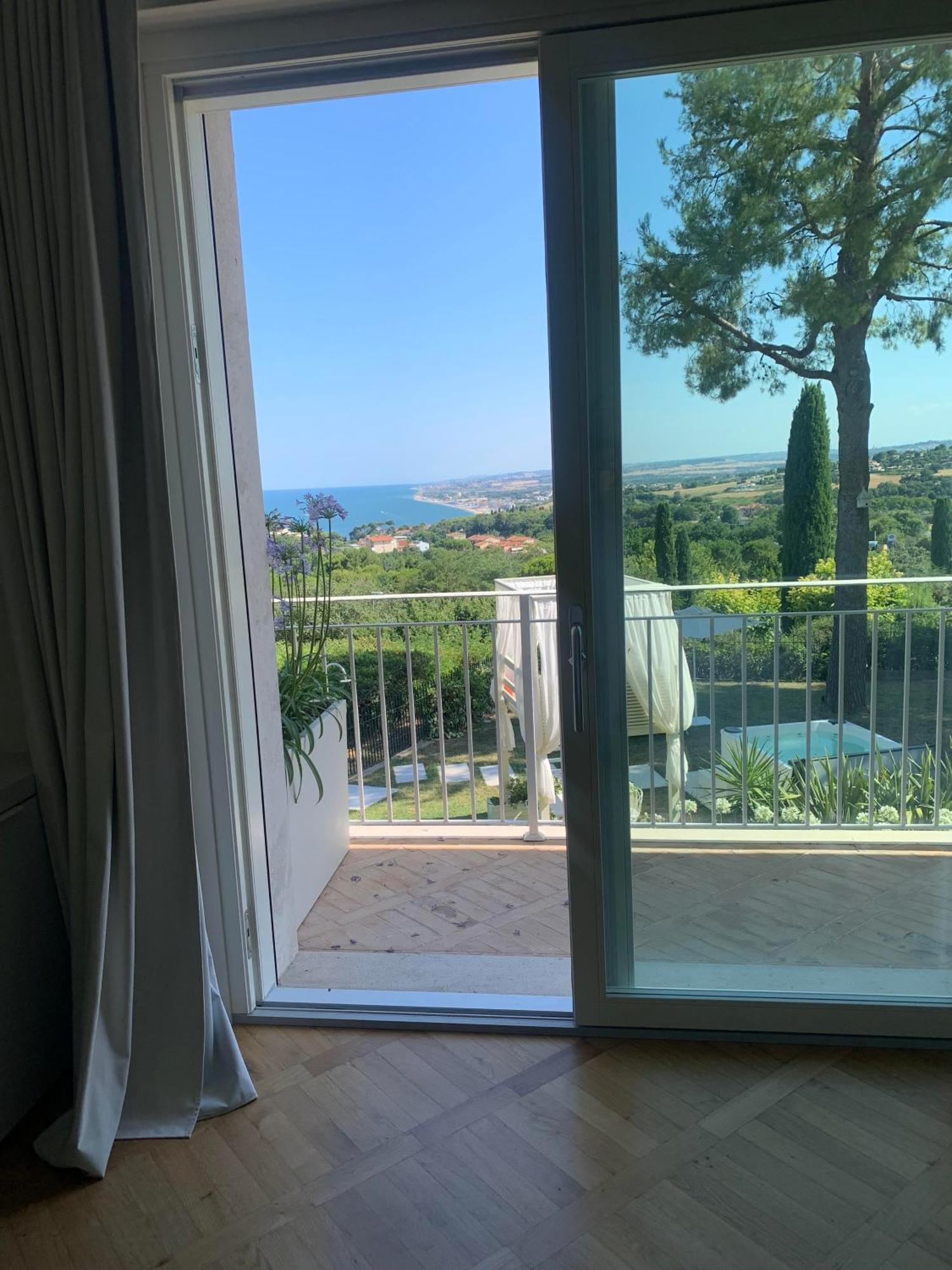 Tra Gli Alberi E Il Mare Bed & Breakfast Sirolo Exterior photo