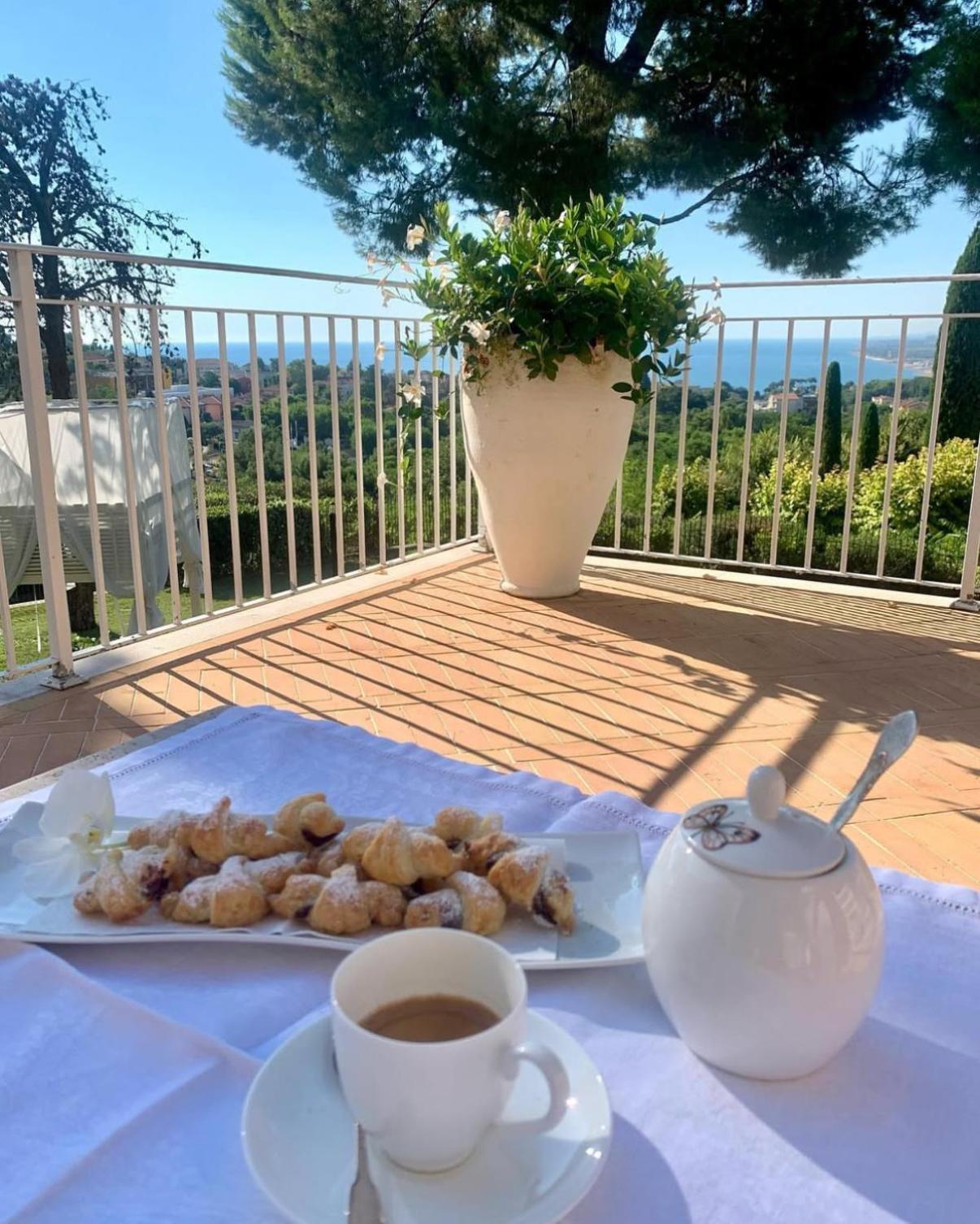 Tra Gli Alberi E Il Mare Bed & Breakfast Sirolo Exterior photo