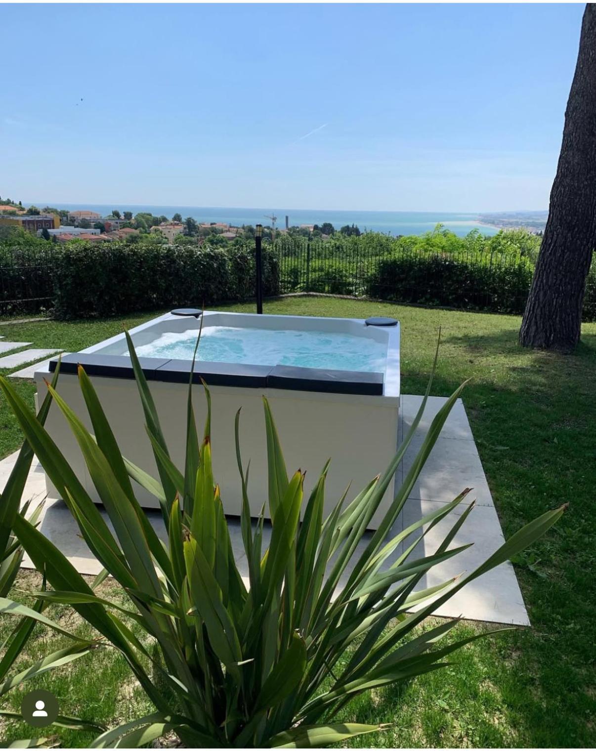 Tra Gli Alberi E Il Mare Bed & Breakfast Sirolo Exterior photo