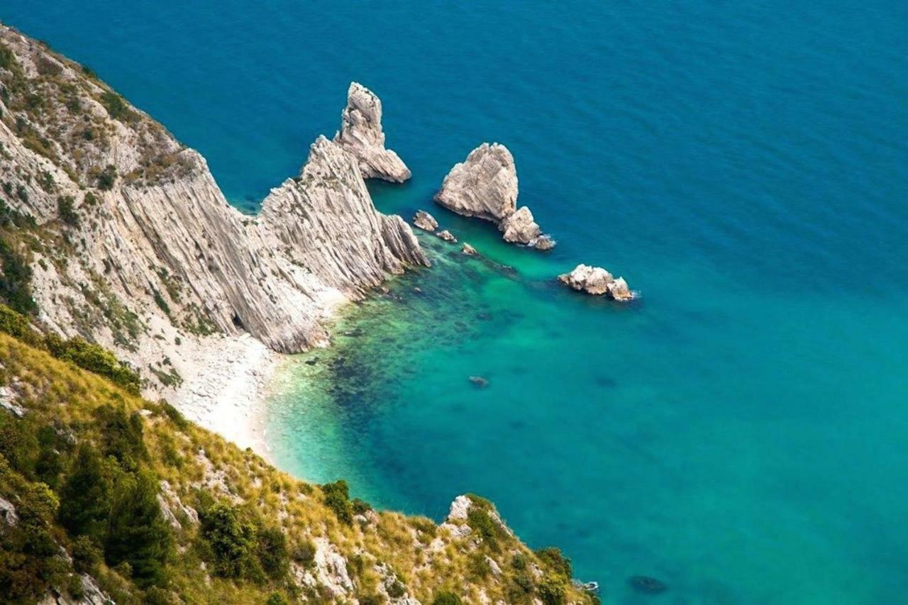 Tra Gli Alberi E Il Mare Bed & Breakfast Sirolo Exterior photo